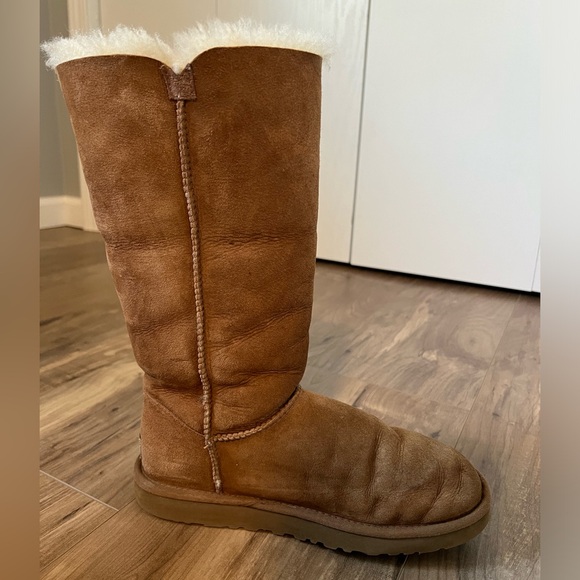 UGG Bailey Button Triple Button - Picture 8 of 11